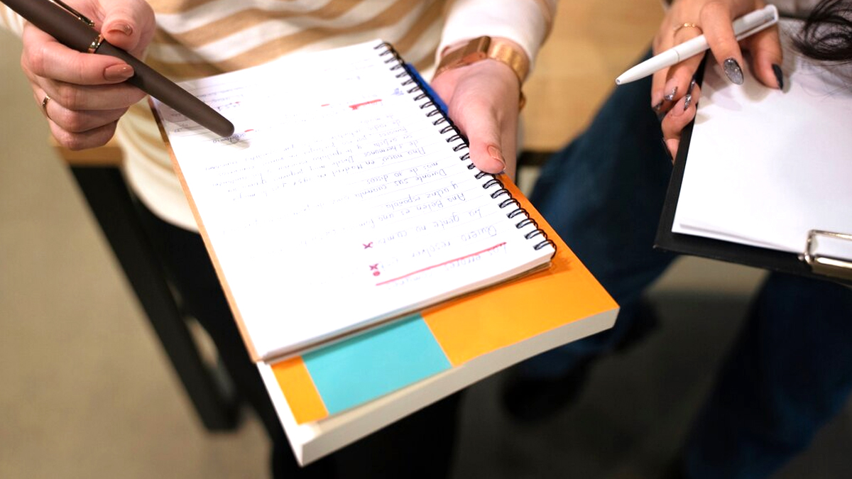 Je n’aurais jamais imaginé une telle réaction : les parents se soulèvent contre les prélèvements de notes en cours d’année