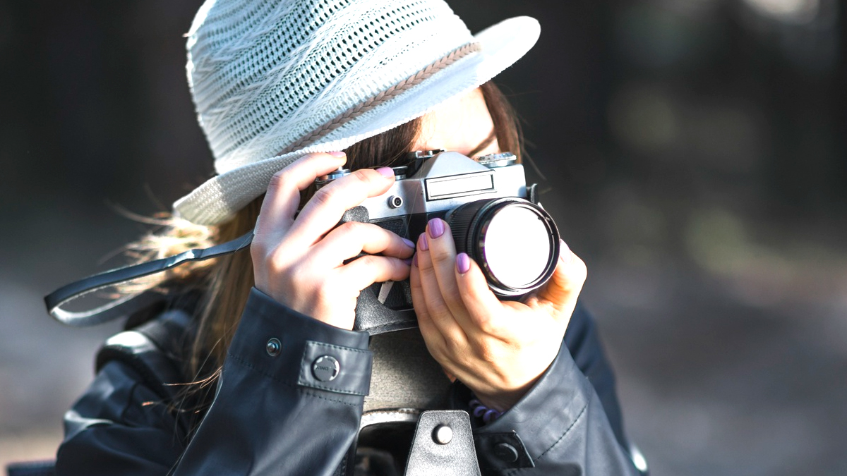 Une exposition itinérante de photographies dévoile des récits cachés de vies passées