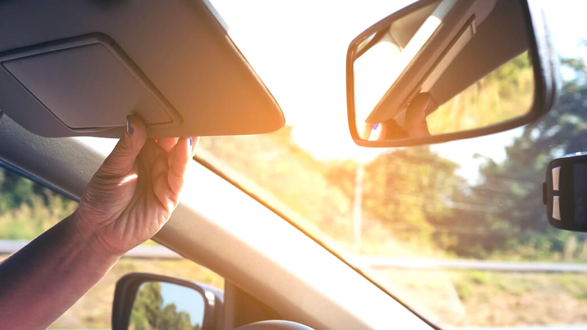 “C’était juste un pare-soleil” : ce type d’accessoire peut réduire la visibilité et être sanctionné comme infraction de catégorie B