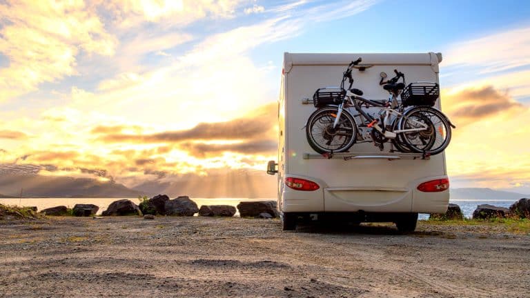 “Ils ont pesé tout le véhicule avec nos enfants dedans” : les contrôles de surcharge sur camping-cars sont renforcés dès juillet 2025