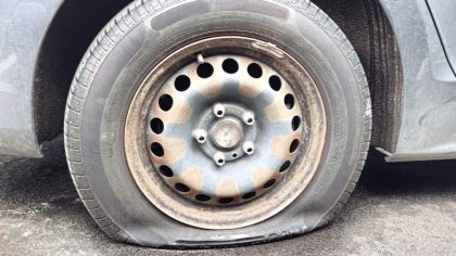 “Je n’ai jamais eu de souci avant” : rouler avec un pneu trop ancien, même s’il n’est pas usé, est désormais verbalisé lors des contrôles routiers