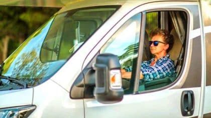 “On n’a pas vu le nouveau panneau” : une nouvelle signalisation spécifique aux camping-cars entre en vigueur dans plusieurs départements dès août 2025