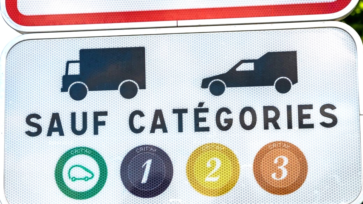 “On a dormi sur un parking de zone artisanale” : de nouvelles ZFE interdisent la présence nocturne des vans aménagés