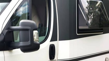 “J’ai laissé le moteur tourner pour recharger” : cette pratique est désormais interdite dans plusieurs départements en période de chaleur