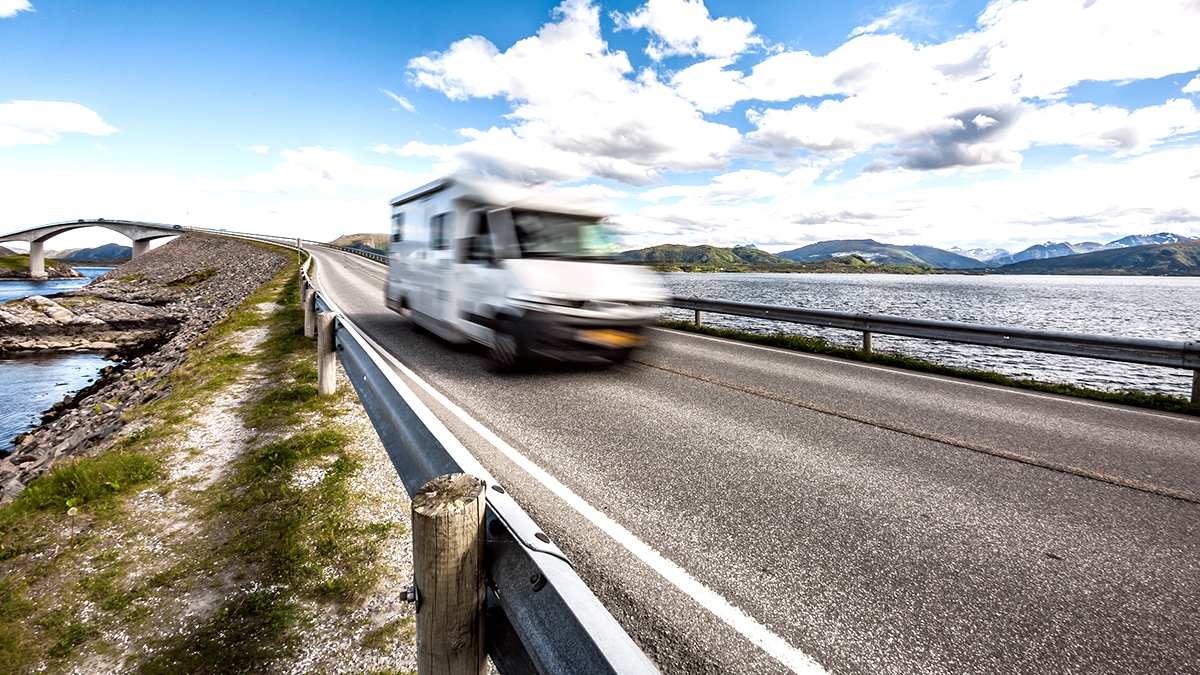 “Je croyais que c’était autorisé depuis 2023” : les nouvelles visières teintées de casque sont interdites de nuit et sanctionnées