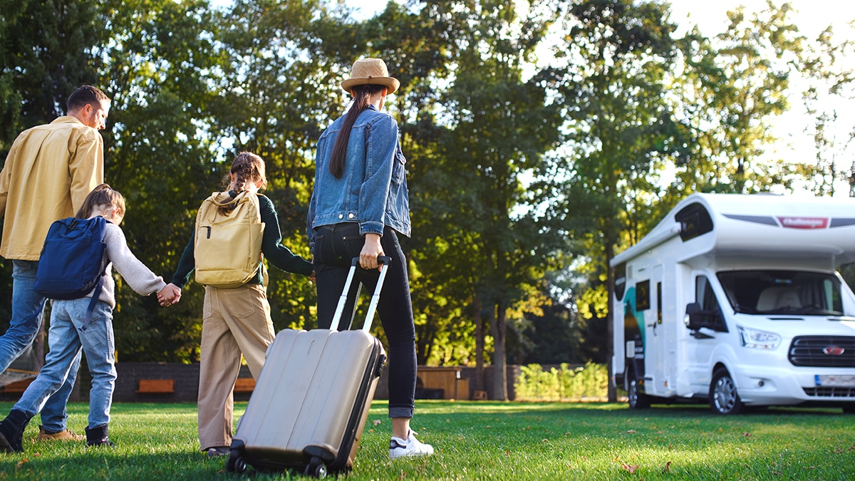 “On va devoir laisser des affaires à la maison” : une nouvelle limite de poids imposée aux camping-cars en circulation entre en vigueur dès cet été