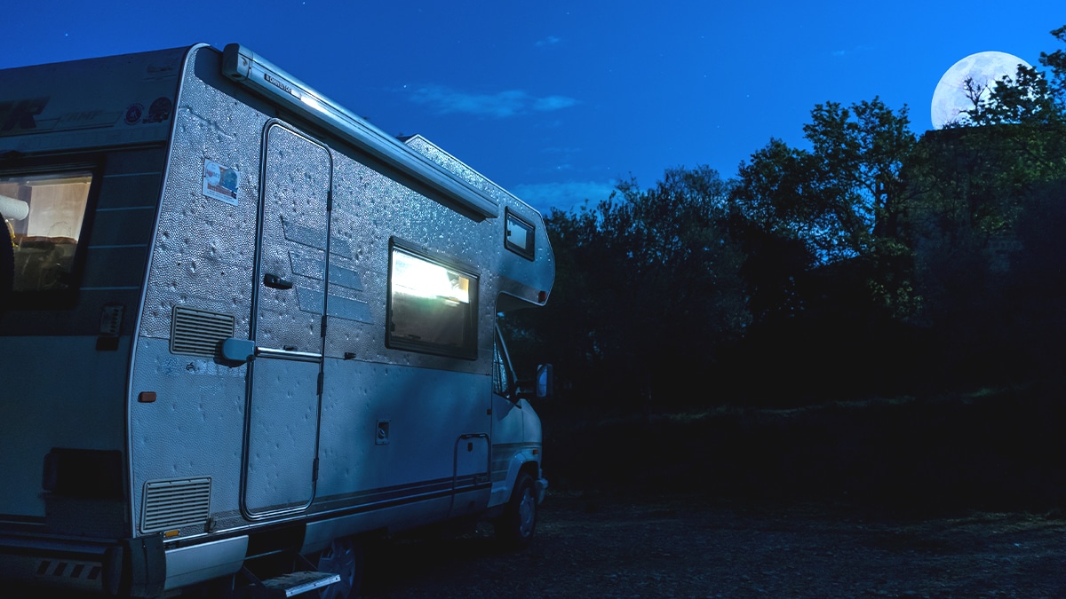 “On croyait pouvoir rester 48 h” : de nouvelles communes limitent désormais le stationnement à une nuit maximum