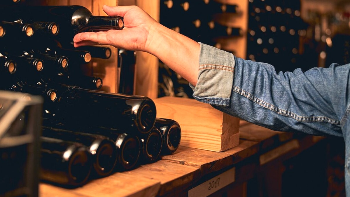 Une caisse de vin contenait des rouleaux de pièces historiques “je l’ai retrouvée en vidant la cave de mon grand-père”