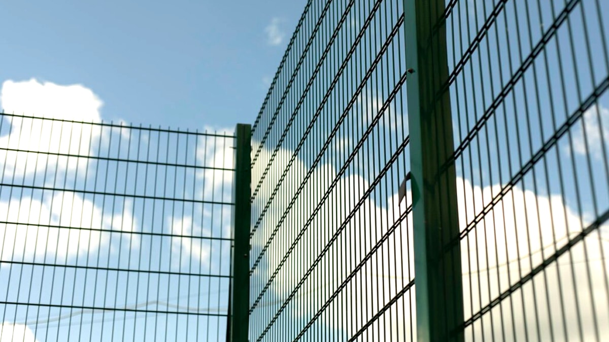 Ceux qui installent une clôture rigide sans respecter les distances réglementaires risquent une amende importante