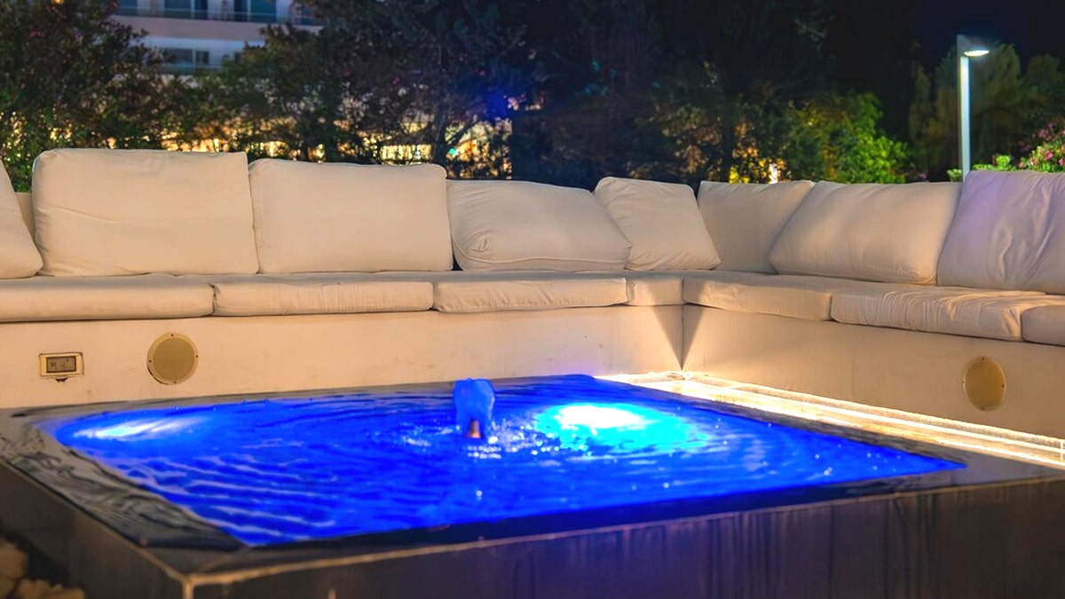 Depuis le décret du 11 juin 2025, les piscines hors-sol de plus de 10 m² doivent faire l’objet d’une déclaration préalable à la mairie “et ce même si démontables”