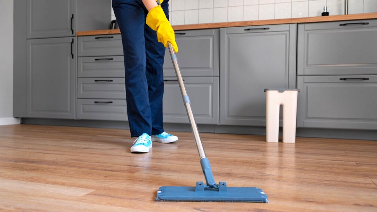 Cette recette maison pour cirer le parquet avec de l’huile de lin et de la térébenthine fait son grand retour