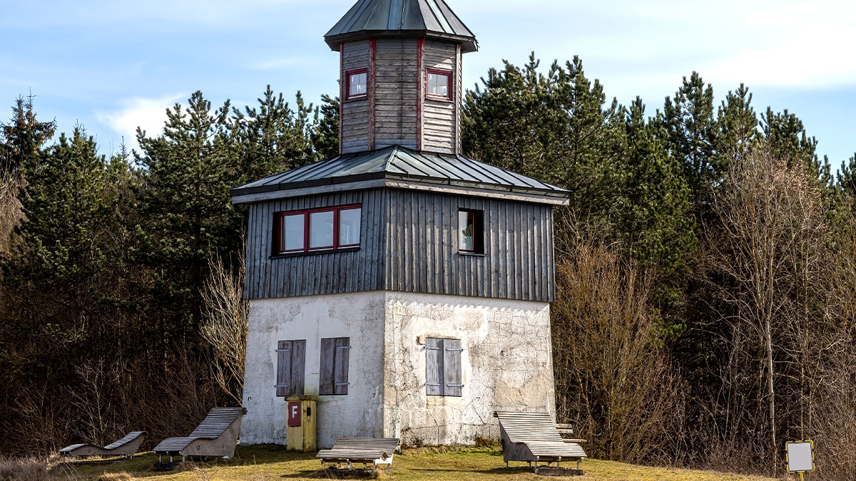 Ce phare abandonné alimente encore une balise malgré l’arrêt officiel du réseau en 1994 “personne n’a su qui avait remis le courant”