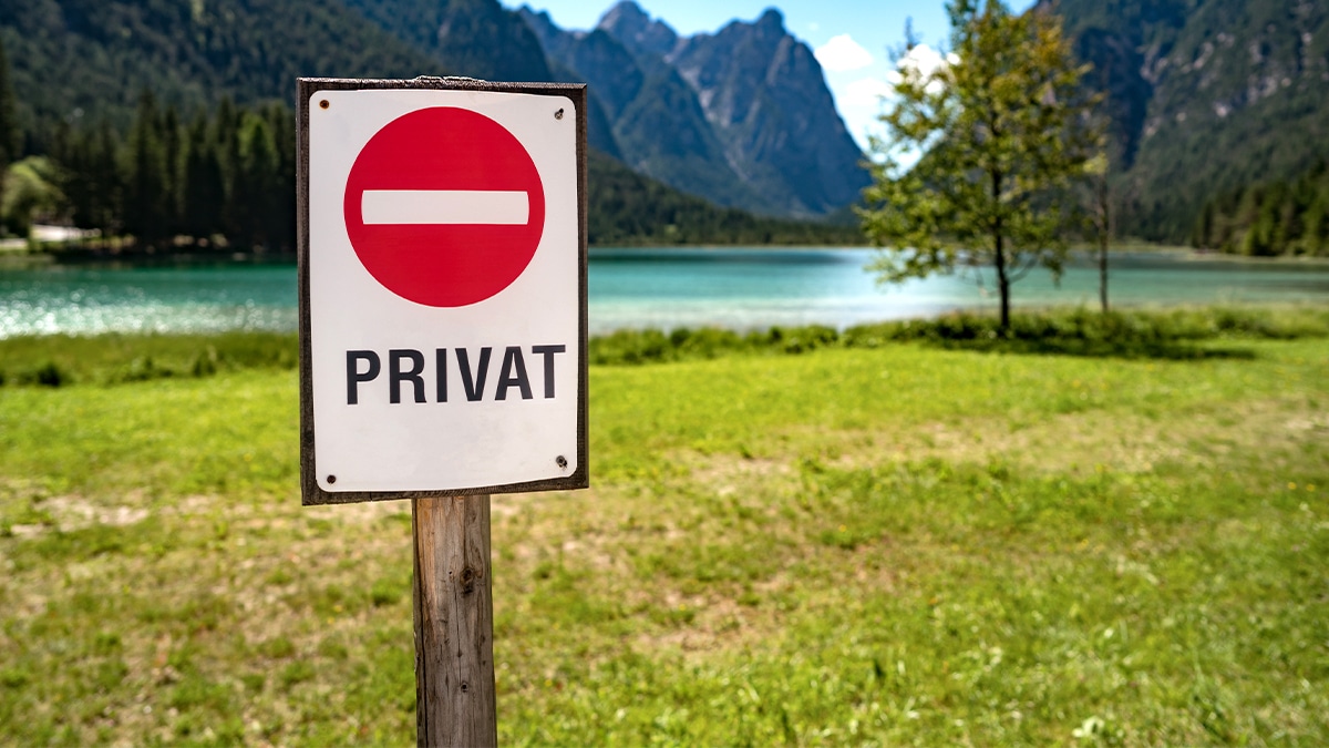 Un décret interdit le camping de plus de 24 heures sur les parkings des zones Natura 2000 “même pour les vans autonomes”
