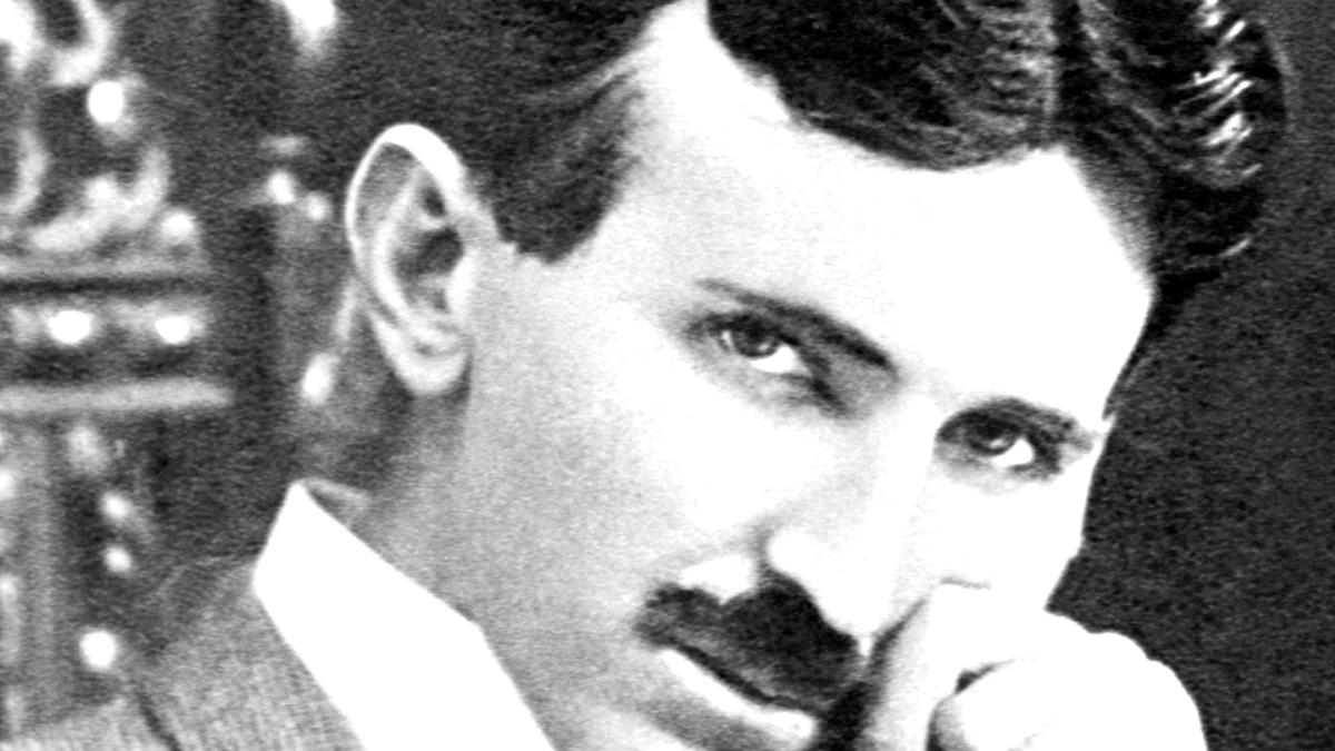 Des plans de Nikola Tesla auraient été retrouvés dans une boîte métallique cachée derrière un tableau “c’est probablement un faux, mais c’est crédible”