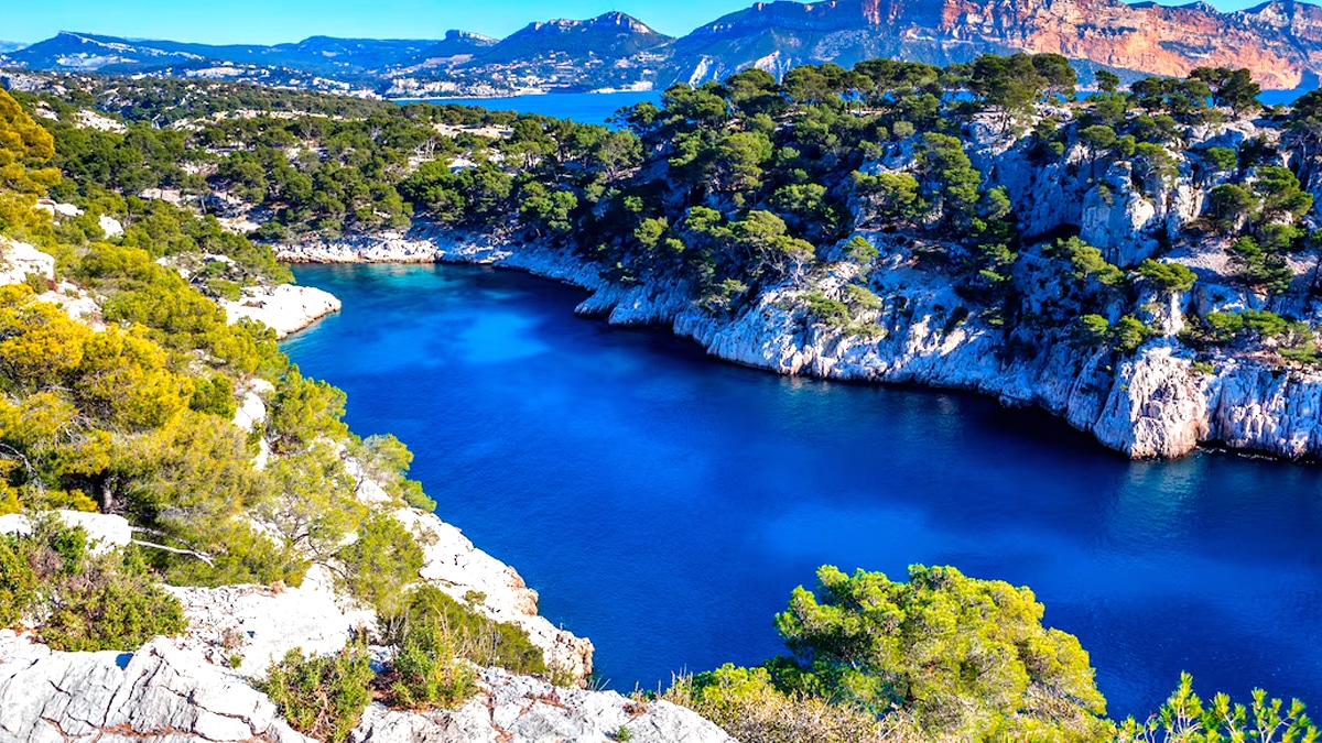 Nouvelle règle dans les Calanques : les tentes sont interdites même repliées “c’est considéré comme une installation sauvage”