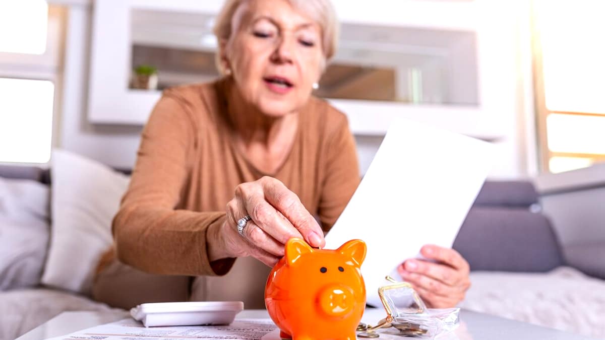 “Je ne savais pas que j’y avais droit” confie cette veuve après avoir découvert qu’il est encore possible de réclamer une majoration de pension de réversion si le conjoint est décédé avant 2020 selon les précisions de l’assurance retraite