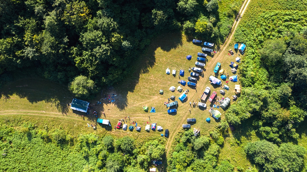 “Ils avaient creusé un bassin avec une bâche noire pour se laver” : une aire de camping sauvage installée dans les Cévennes a été entièrement démantelée après plusieurs plaintes de riverains, “on n’en pouvait plus des allers-retours jour et nuit”