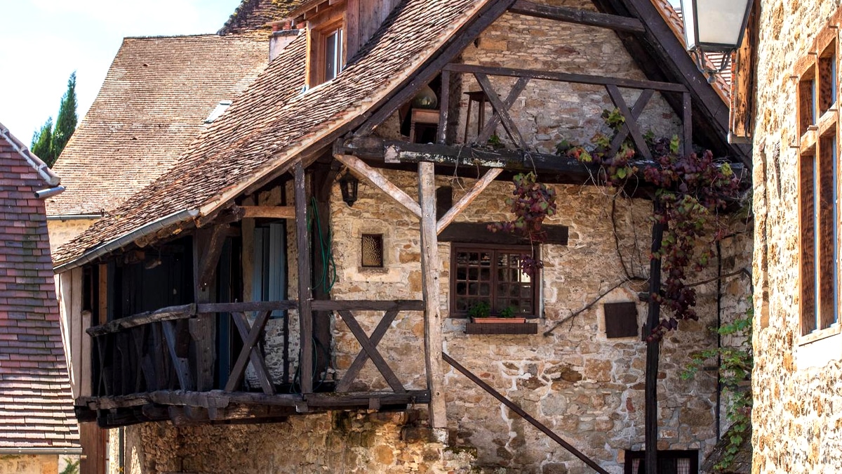 Un retraité retape seul une maison Renaissance abandonnée “c’est mon chantier de vie”