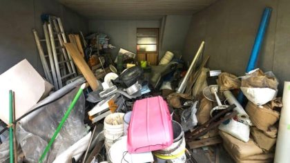 “Personne ne savait que ça existait encore” : ce simple classeur abandonné dans les combles contenait les archives d’un notaire aujourd’hui disparu, avec des actes de propriété jamais transmis