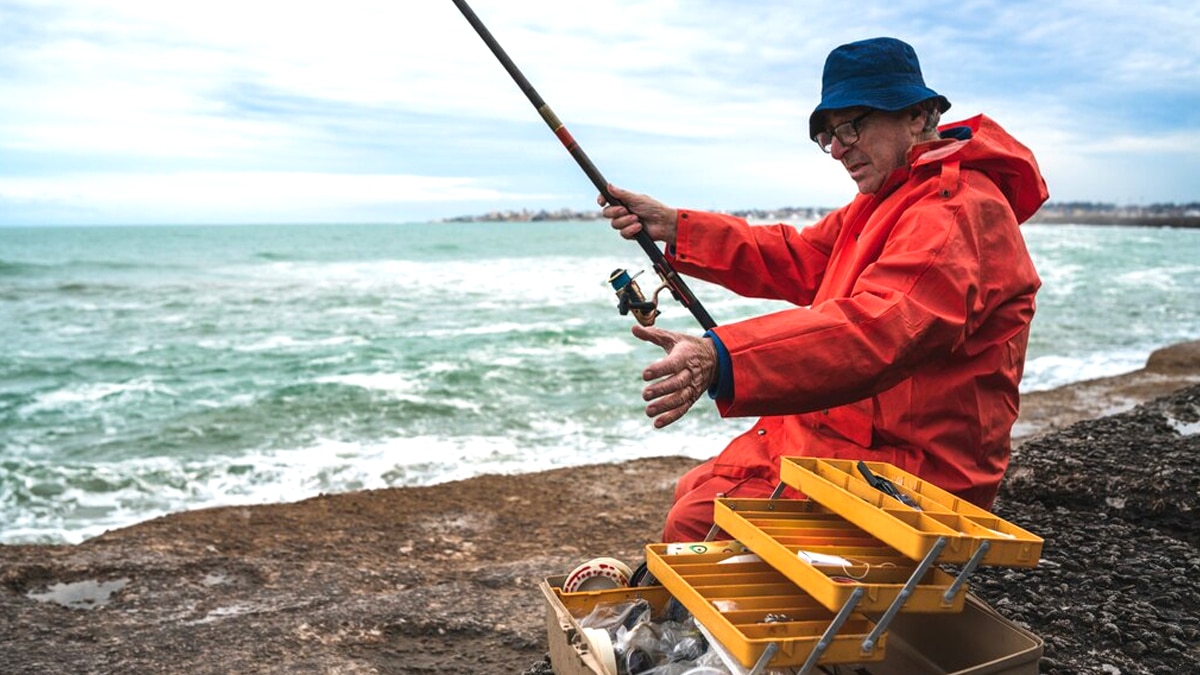 “Je pensais que c’était de la boue” : un pêcheur ramène par hasard des résidus de tantale utilisés dans l’aéronautique