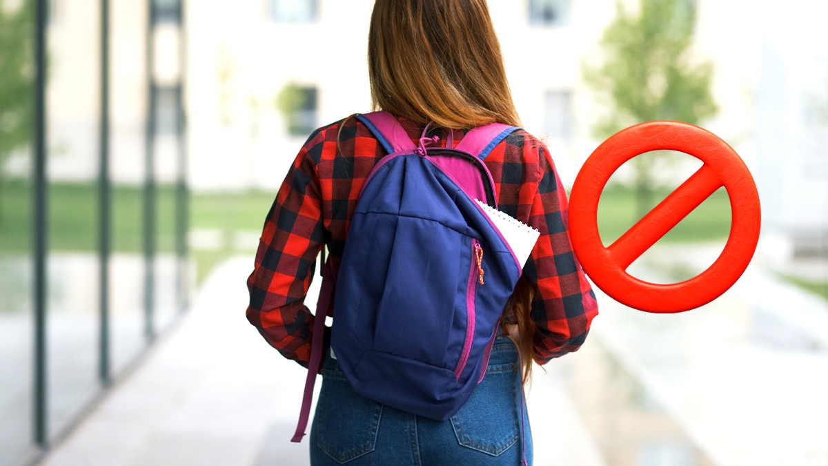 Cette lycéenne en terminale a été radiée du lycée après un déménagement dans une autre académie “je ne savais même pas que je devais prévenir trois mois à l’avance”