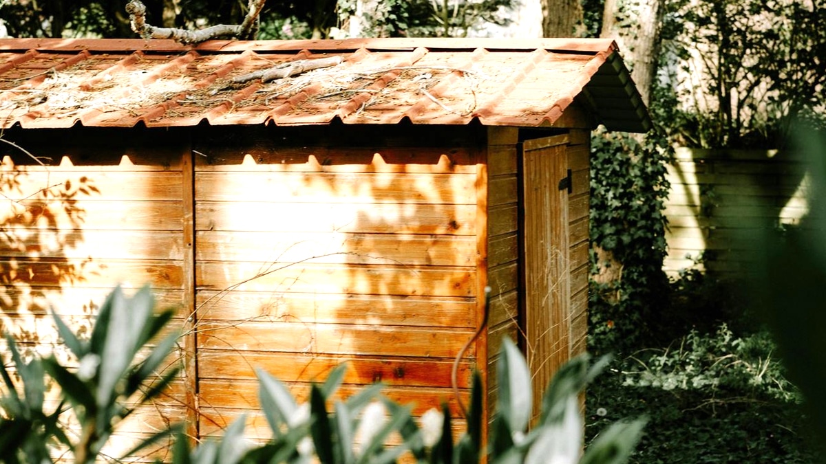 Le ministère confirme : les cabanes en bois dans les potagers urbains sont soumises à permis dès 5 m² de surface