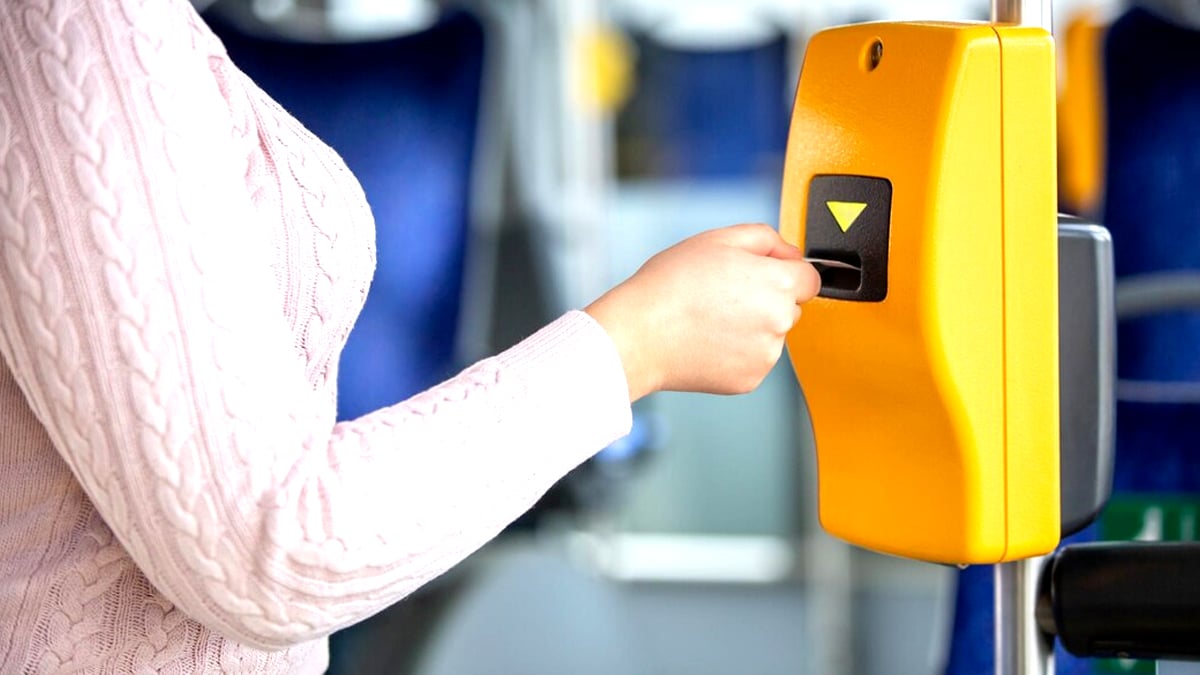 Le Conseil régional exige désormais une attestation de domicile officielle pour chaque renouvellement de carte de transport scolaire “le simple justificatif EDF ne suffit plus”