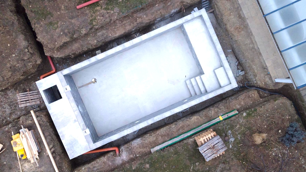 “Même hors-sol, elle dépasse 10 m² donc c’est obligatoire” rappelle le gouvernement en confirmant que toute installation de piscine hors-sol supérieure à 10 m² doit faire l’objet d’une déclaration préalable sous peine d’une amende pouvant atteindre 1 500 €