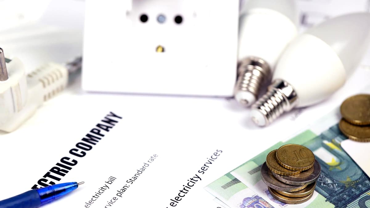 “Je n’avais jamais pensé à renégocier” admet un abonné dont le vieux contrat d’électricité lui coûte 412 € de trop chaque année selon les données moyennes des comparateurs