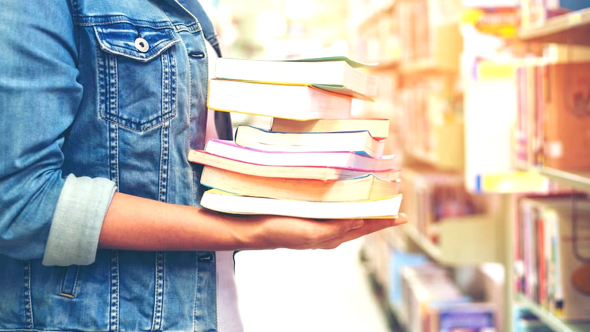 Ce décret oblige désormais à joindre un justificatif d’achat des livres demandés pour accéder au prêt de manuels “les parents sont pris au piège”