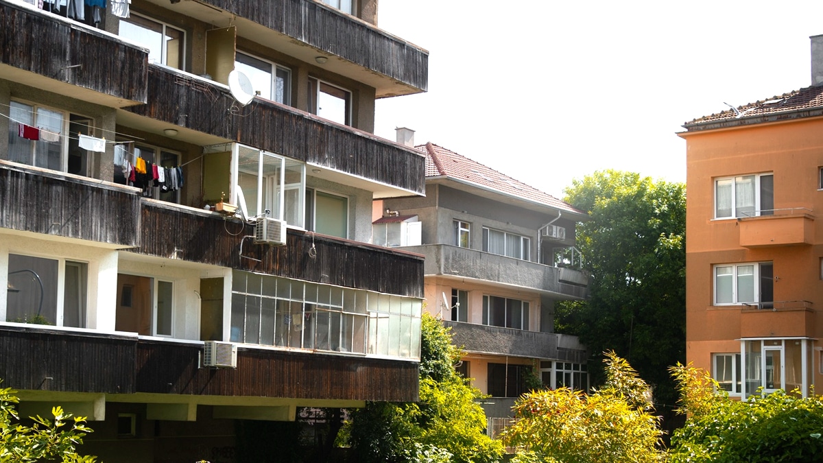 Une nouvelle taxe environnementale sur les maisons secondaires entre en vigueur en 2026 dans 83 communes classées sensibles “la note grimpe vite”