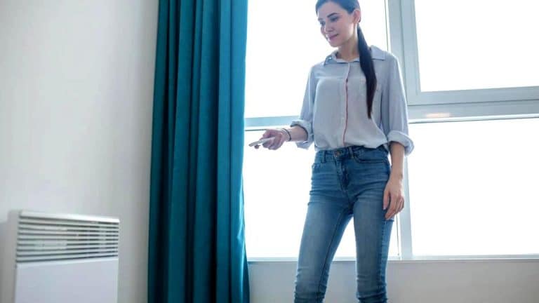“On voulait juste se protéger de la chaleur” : ce couple de retraités installe des rideaux thermiques à ses frais et découvre que cela annule la garantie de leur assurance habitation selon une clause méconnue