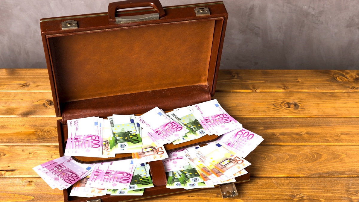 Ceux qui ont fait un don supérieur à 15 000 € en 2023 doivent impérativement le mentionner avant fin juillet “sinon le fisc vous rattrape”