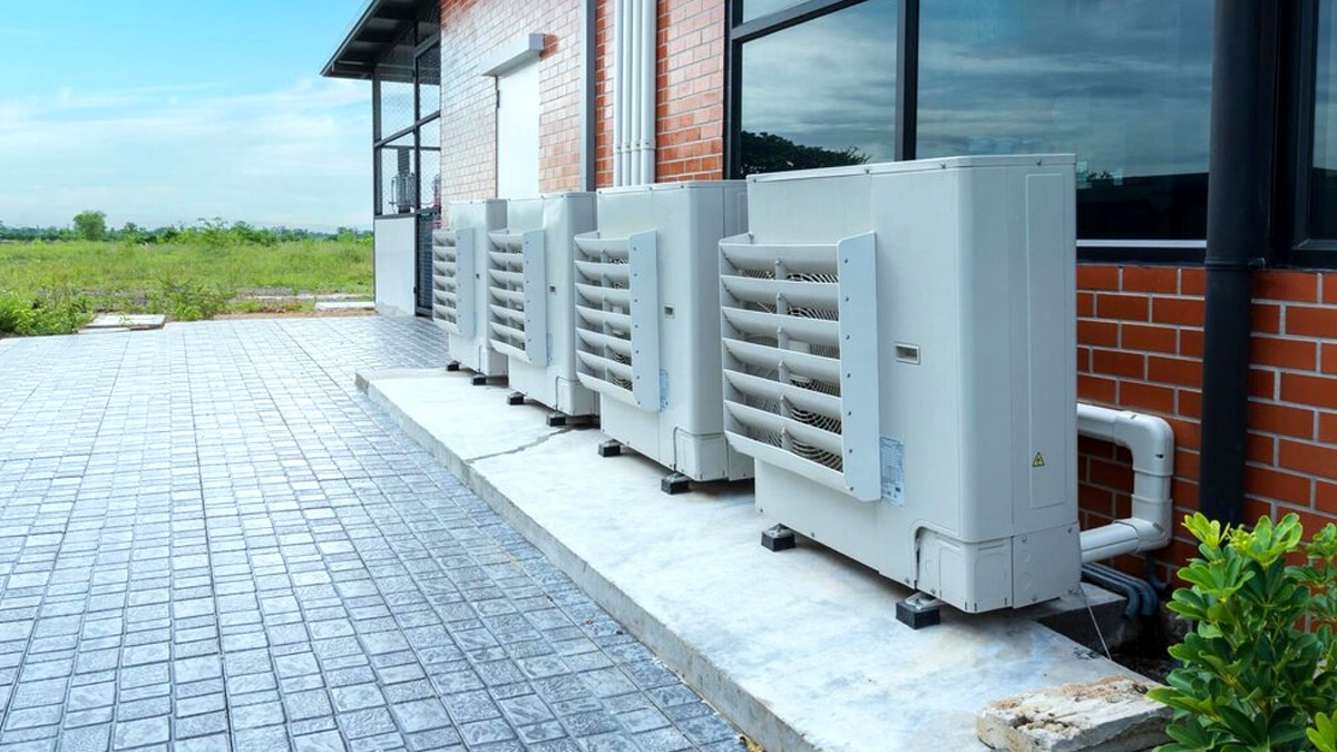 Installer une climatisation en façade sans accord peut coûter cher “on m’a mis en demeure en plein mois d’août”