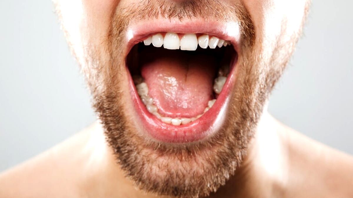 “Je pensais que c’était une rage de dents” mais c’était un abcès osseux et le dentiste m’a dit “on va devoir ouvrir sous anesthésie générale”