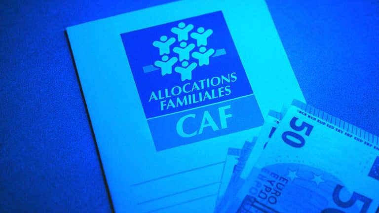 “C’est pas prévu pour les vacances” rappelle la CAF à ceux qui partent à l’étranger plus de 92 jours