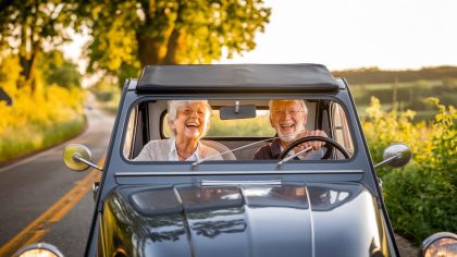À 90 ans, ils conservent leur permis de conduire : Un senior révèle sa surprise face à une législation qui privilégie l'aptitude sur l'âge