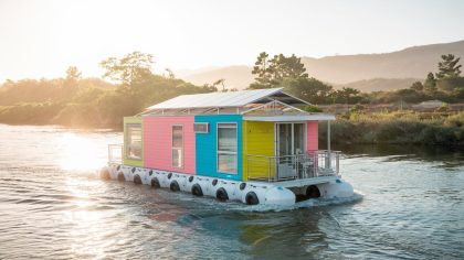 « C’est une révolution silencieuse » une maison flottante autonome se déplace d’un fleuve à l’océan dès le 30 juillet 2025