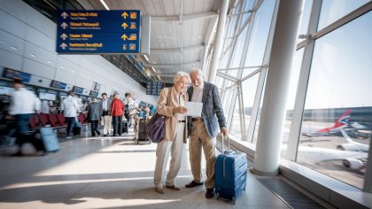 Choc pour les retraités en 2025 : Ceux qui choisissent de vivre plus de 6 mois à l'étranger verront leur pension réduite, un couple réagit – "Ils veulent qu'on reste enfermés chez nous