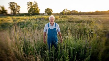 Dès novembre 2025 les parcelles non cultivées depuis plus de trois ans seront surtaxées “on n’a pas les moyens d’entretenir et on nous rajoute une taxe” proteste un agriculteur à la retraite