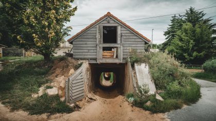 Elle a mis à jour un tunnel maçonné derrière son cabanon : “la mairie a envoyé des géologues, je suis expropriée pour ‘intérêt historique’”