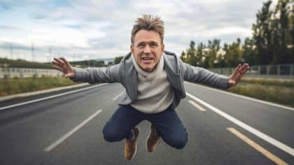 “Il a sauté de la voiture pendant qu’on roulait, je n’ai pas fait demi-tour” dit ce père après une enquête pour abandon volontaire sur voie publique