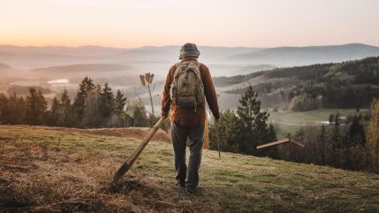 Il a simplement voulu niveler le terrain : “ils ont trouvé des artefacts, le terrain est sous scellé depuis des mois”
