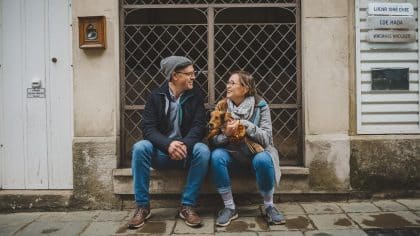 “Il était vieux, ça sert à rien de s’acharner” explique ce couple après avoir attaché leur teckel aveugle devant un cabinet vétérinaire fermé pour congés