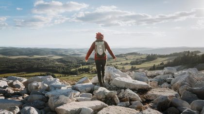 Il pensait tomber sur des pierres calcaires mais c’était un ancien caveau : “tout est fermé, la mairie a mis un scellé, je n’ai plus le droit d’entrer dans mon propre terrain”