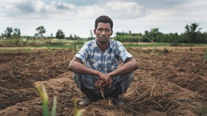 Il tombe sur une boîte en plomb sous sa terre “on m’a retiré le droit de labourer, de planter, d’utiliser”