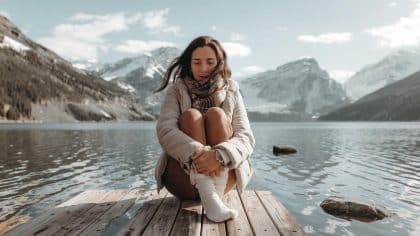 “Je dors avec des chaussettes trempées dans le vinaigre blanc quand j’ai de la fièvre et le lendemain je suis sur pied” : cette astuce naturelle fait débat mais elle jure que ça fonctionne