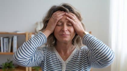 “Je me masse les tempes avec du menthol quand j’ai mal à la tête et ça agit en quelques minutes” : cette solution naturelle impressionne même son médecin