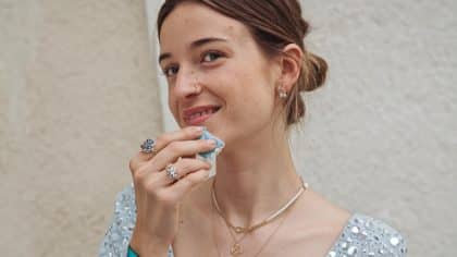 “Je nettoie mes bijoux avec du dentifrice et ils brillent comme s’ils sortaient de la bijouterie” : cette astuce rapide est approuvée même par les coquettes