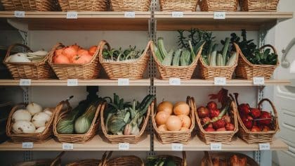 “Je pose des feuilles de laurier dans mon garde-manger et plus aucune bestiole ne revient” : cette technique de grand-mère est validée par les amoureux de la cuisine
